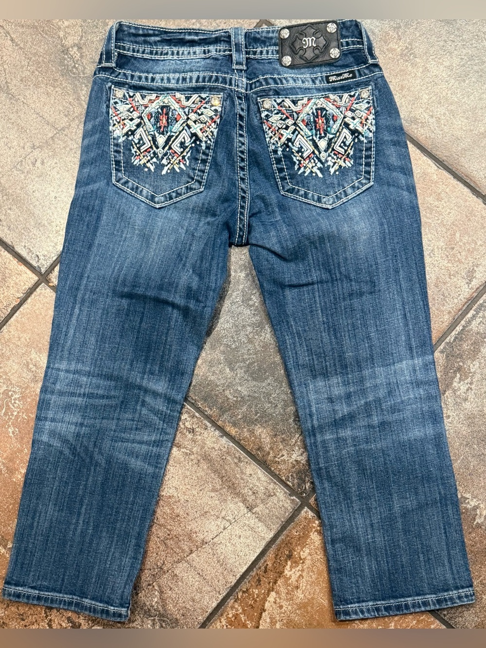Miss Me Women’s Mid-Rise Cuffed Capris Jeans